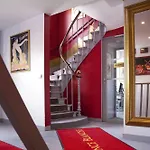 Blanche Montmartre מלון 2*