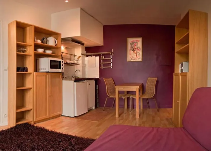 Blanche Montmartre 2* باريس